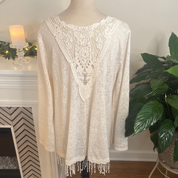 Venus Cream Knit Top with Lace Detail NWOT - Picture 3 of 4
